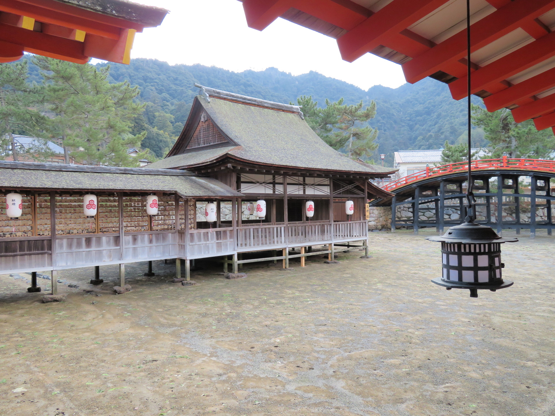 no199　厳島神社 宮島焼の 山居囲碁超細密彫刻 徳利 Amazon.co.jp: no199 厳島神社 宮島焼の 山居囲碁超細密彫刻